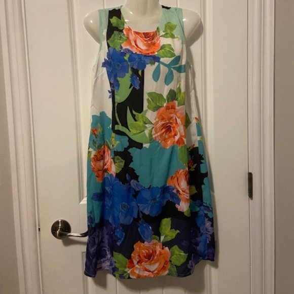 Women's Size 14 Flowery Dress BNWOT - Picture 1 of 6